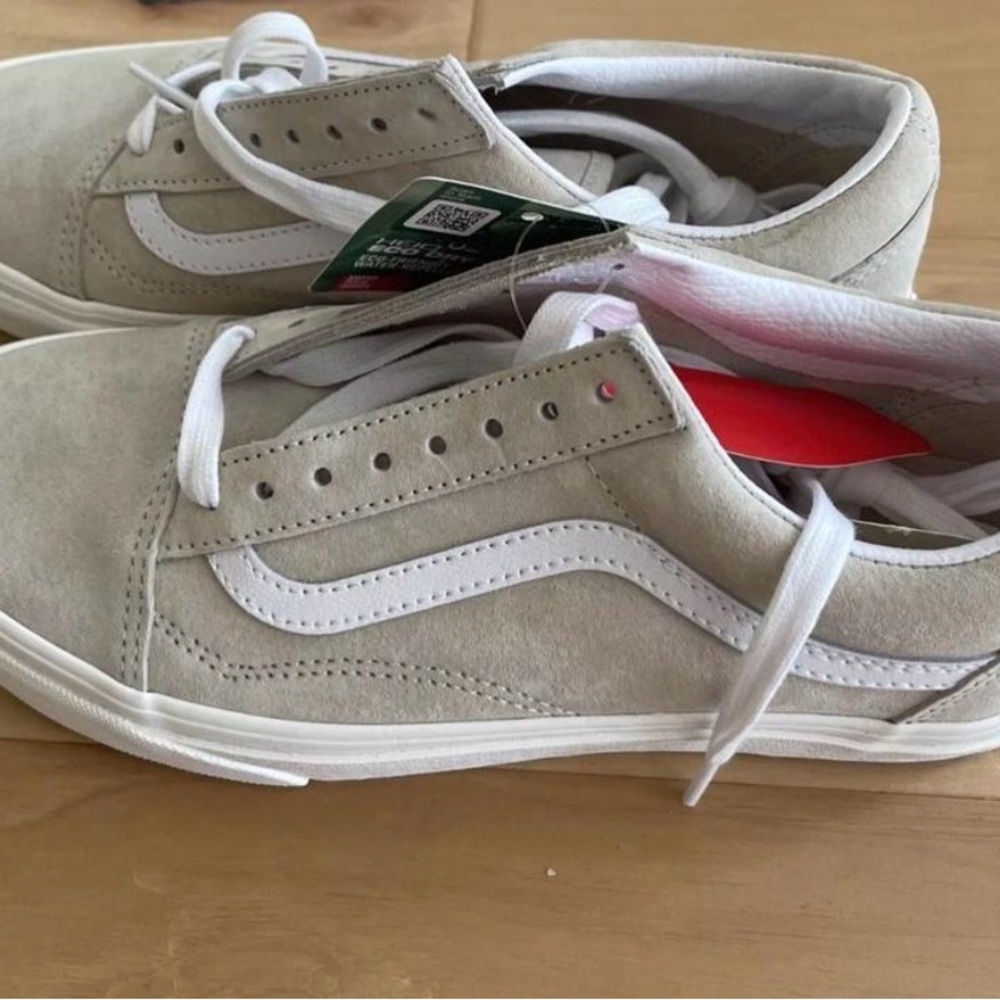 Vans Beige and White Women's Sneakers Old Skool